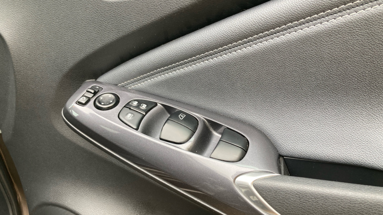 Nissan Juke 1.0 DiG-T 114 N-Connecta 5dr DCT Petrol Hatchback